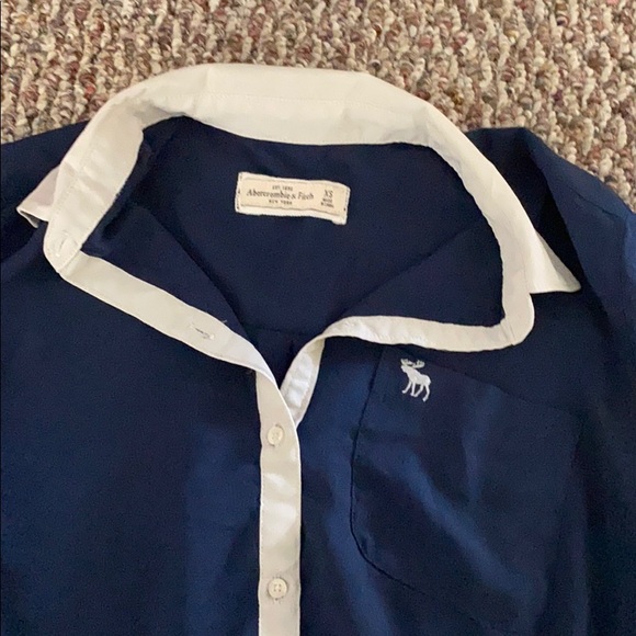 High low button up. Abercrombie & Fitch - Picture 2 of 2